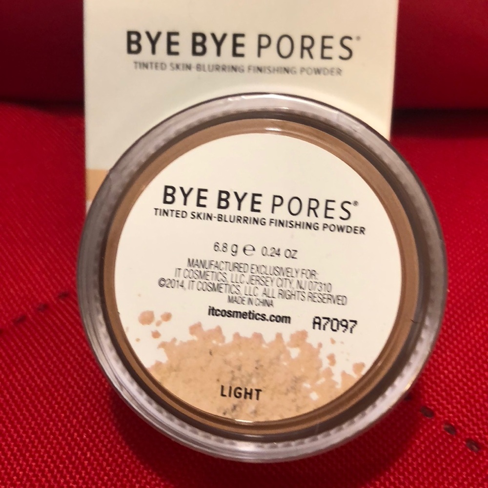 Bye Bye Pores Finishing Powder LIGHT - Picture 3 of 3